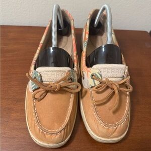 Sperry Angelfish Tan & Seaweed Print
Boat Shoes Loafers Women's Size 10